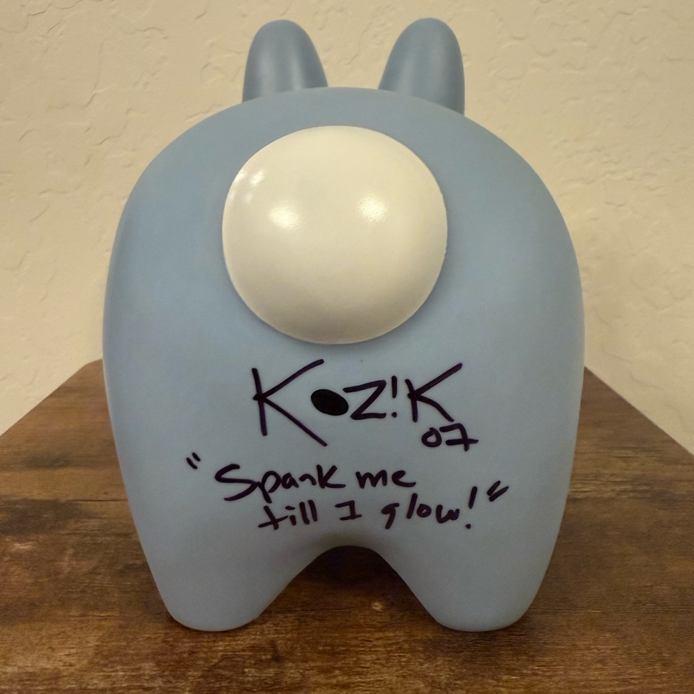 Frank Kozik SIGNED Kidrobot 10" Blue Labbit - Picture 10 of 11